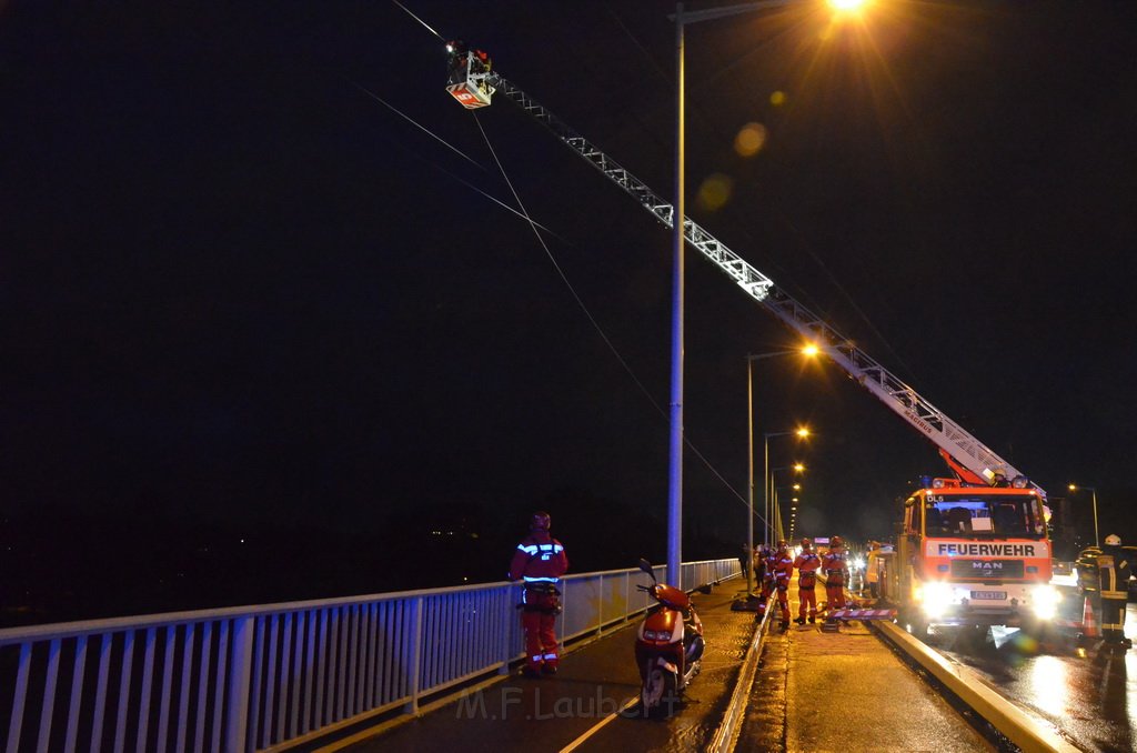 Einsatz BF Hoehenretter Koelner Seilbahn Hoehe Zoobruecke P2328.JPG